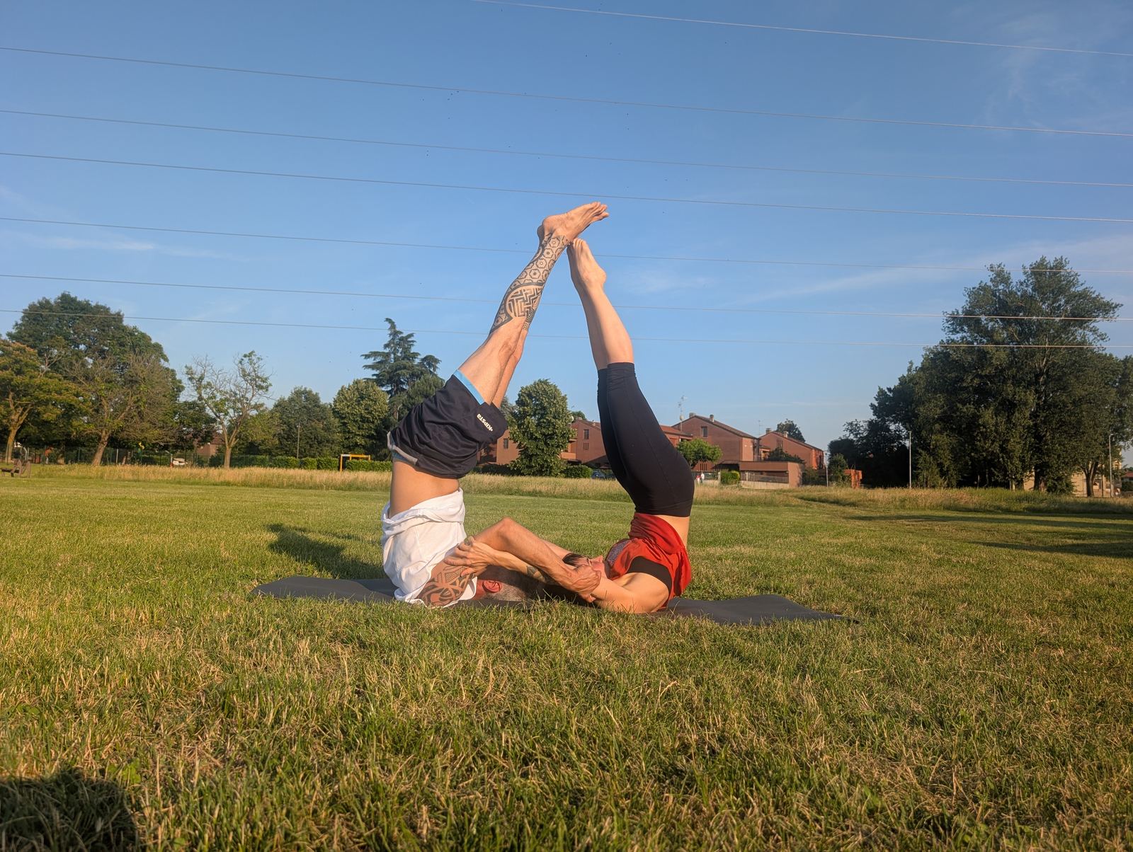 Lezione di yoga di gruppo a Peschiera Borromeo